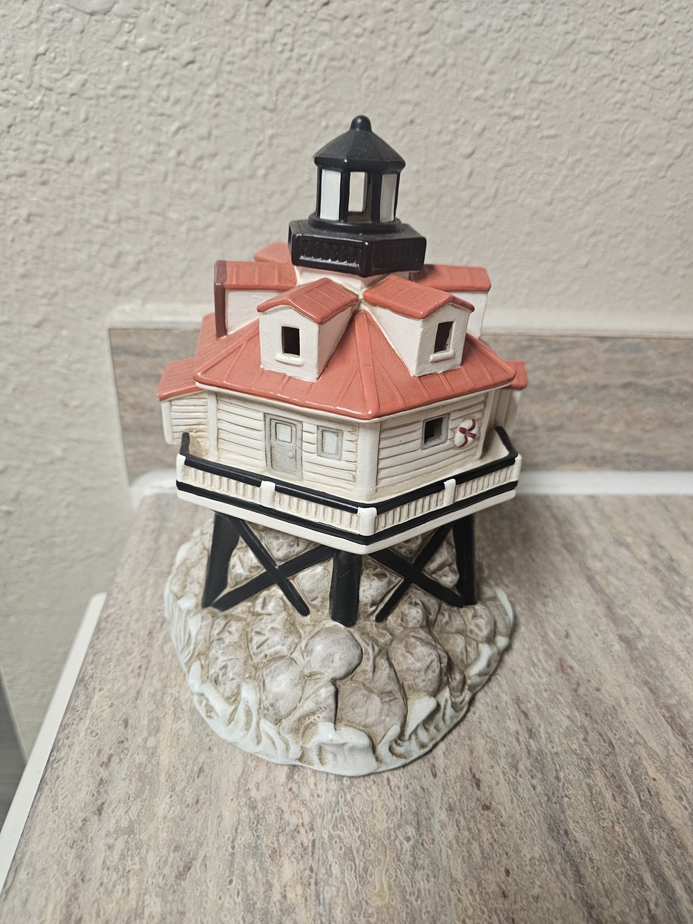 Geo. Z. Lefton Thomas Point Lighthouse – Lighted Ceramic Collectible (1995)
